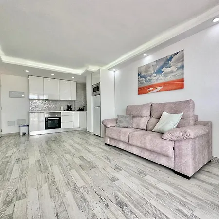 Torres De Yomely - M9g * Playa de las Americas (Tenerife)